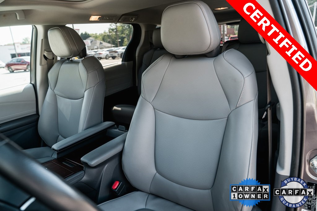 2021 Toyota Sienna XLE photo 26