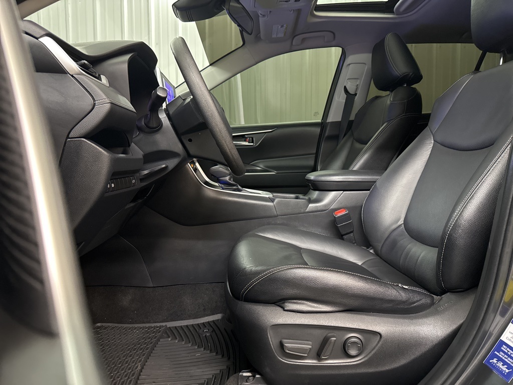 2023 Toyota RAV4 XLE photo 9