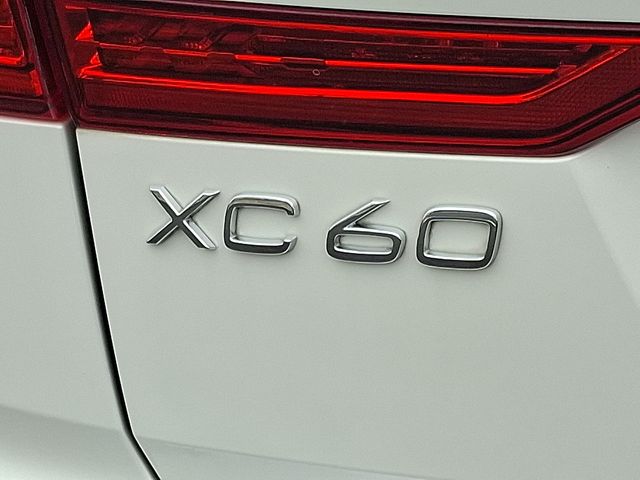2021 Volvo XC60 T5 Momentum photo 28