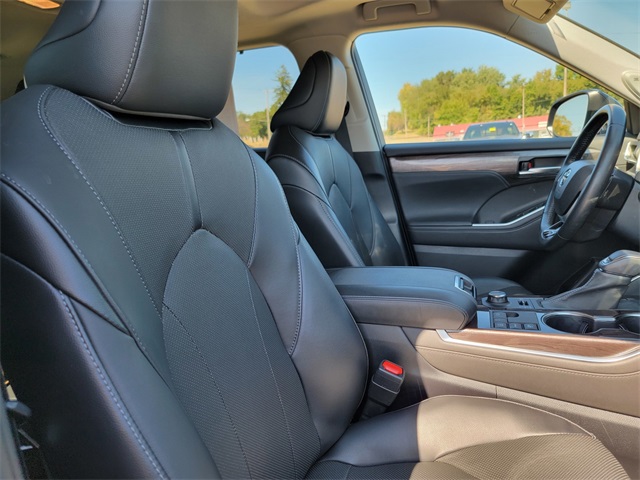 2023 Toyota Highlander Limited photo 14