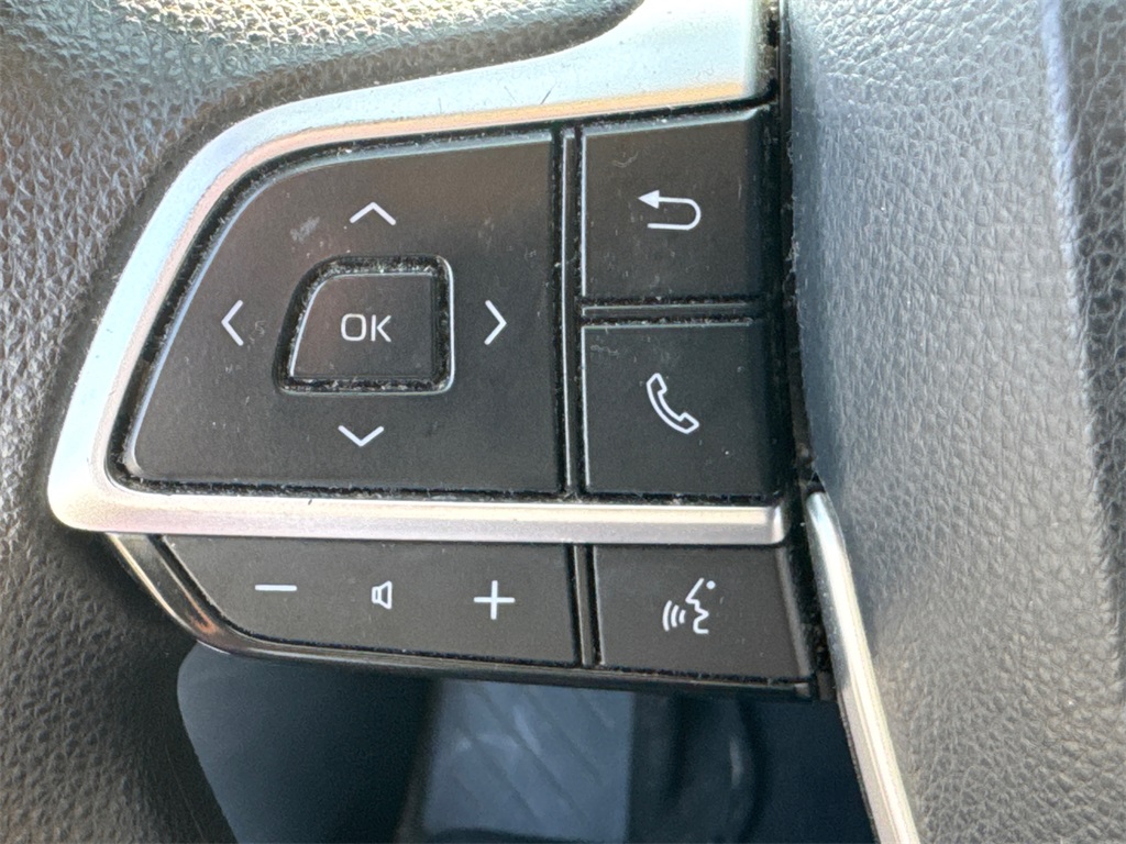 2023 Toyota Highlander L photo 23