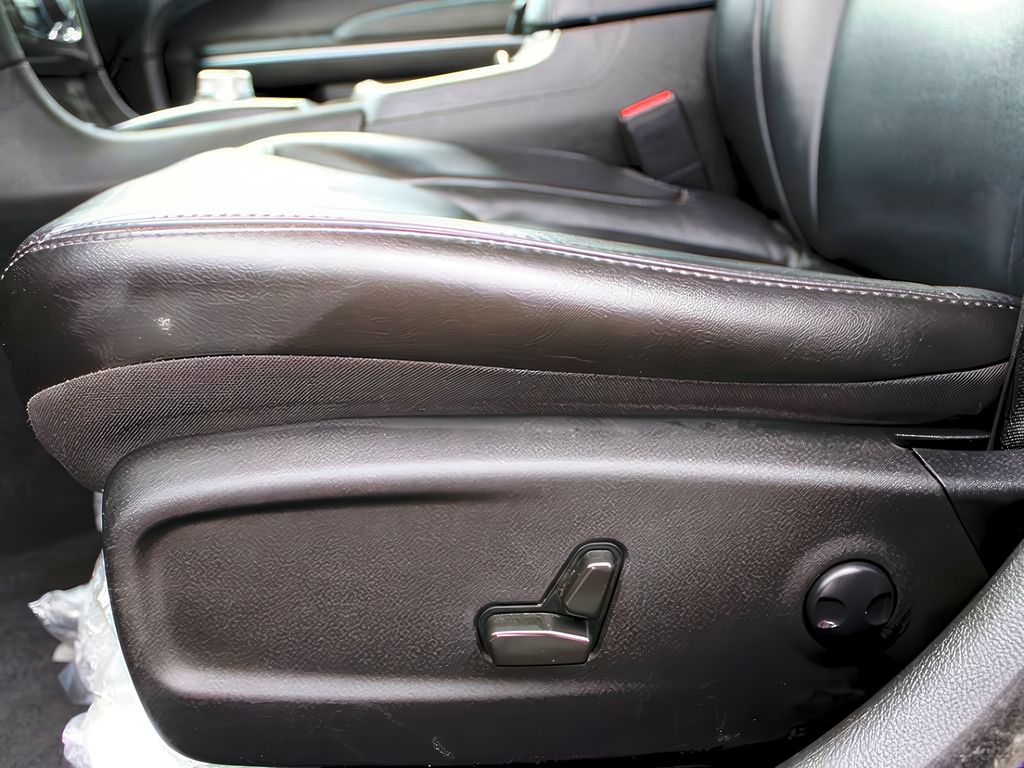 2022 Chrysler 300 Touring L photo 4
