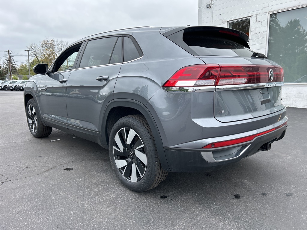 2025 Volkswagen Atlas Cross Sport SE Technology photo 3