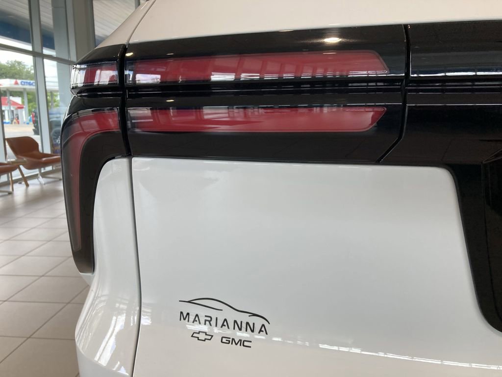 2025 Chevrolet Traverse photo 8