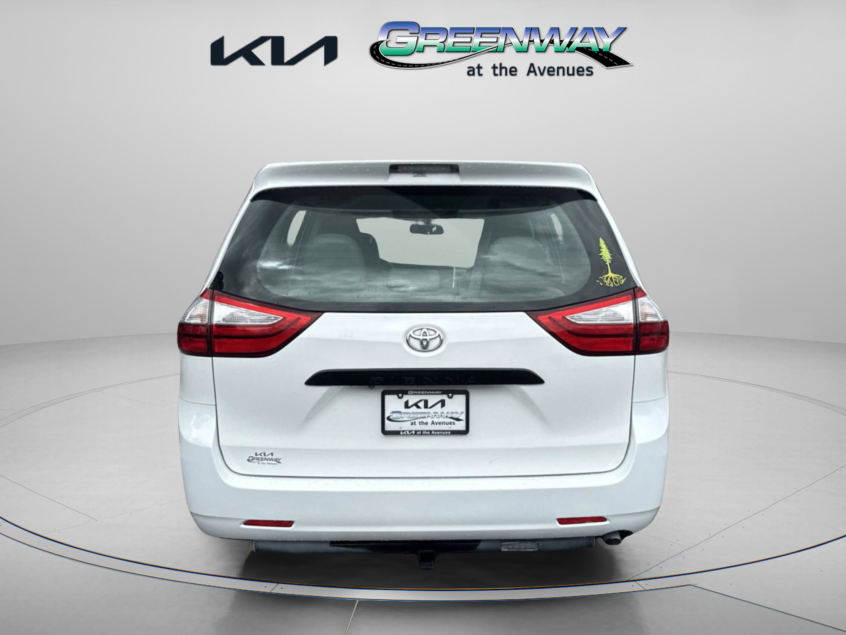 2016 Toyota Sienna L photo 3