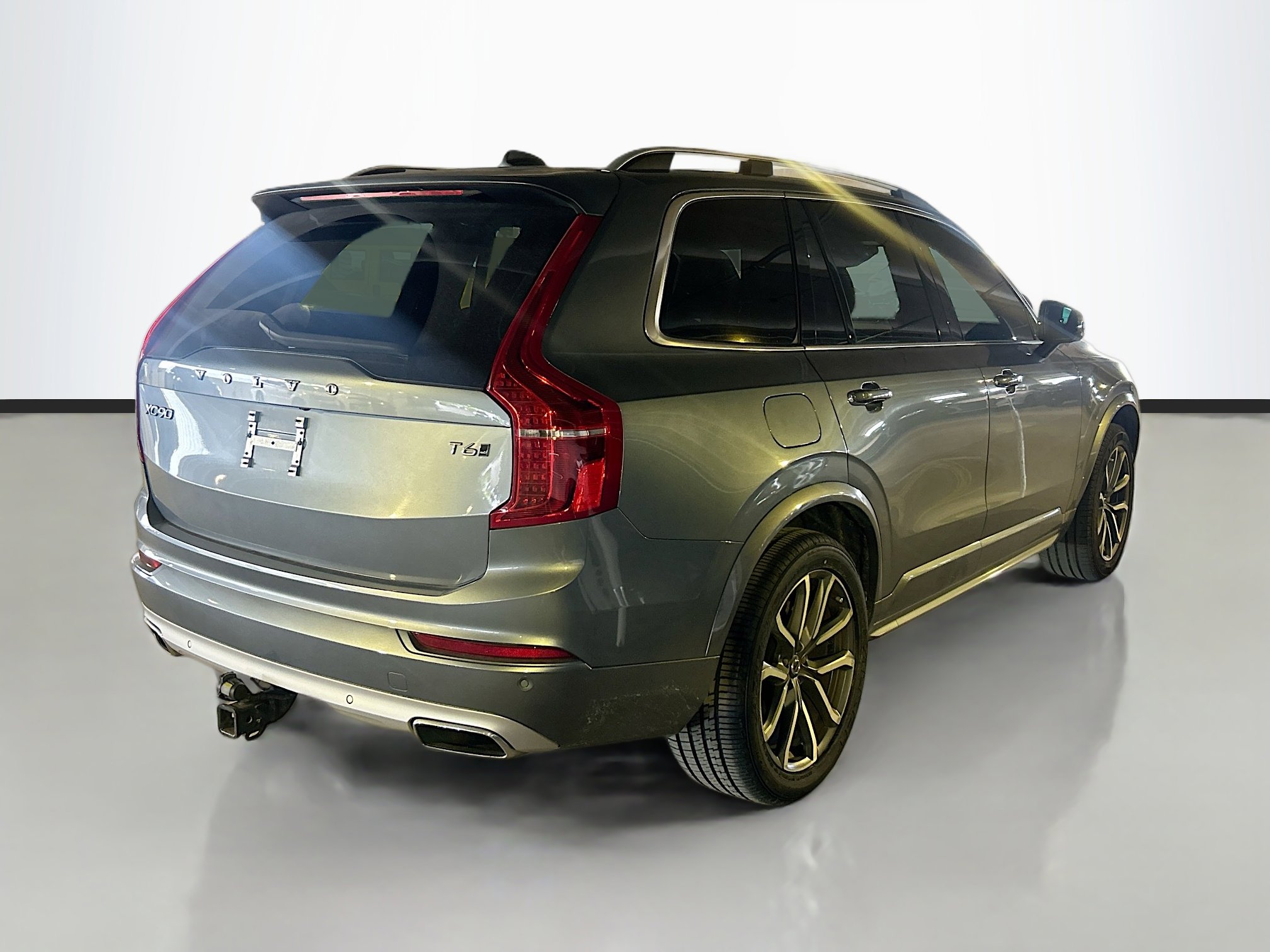 2019 Volvo XC90 Momentum AWD photo 4
