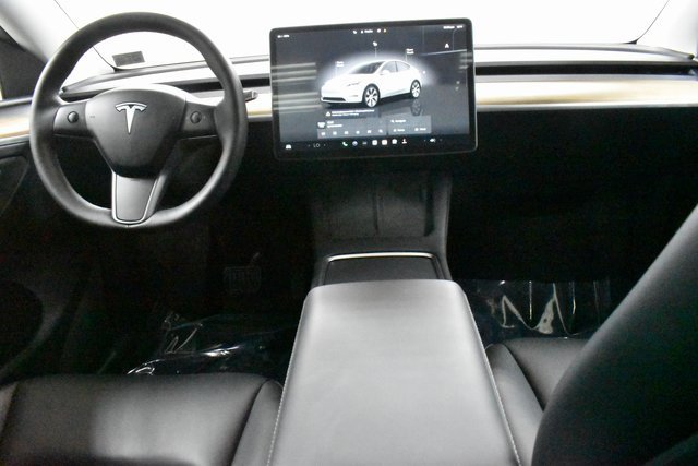 2024 Tesla Model Y Long Range photo 17