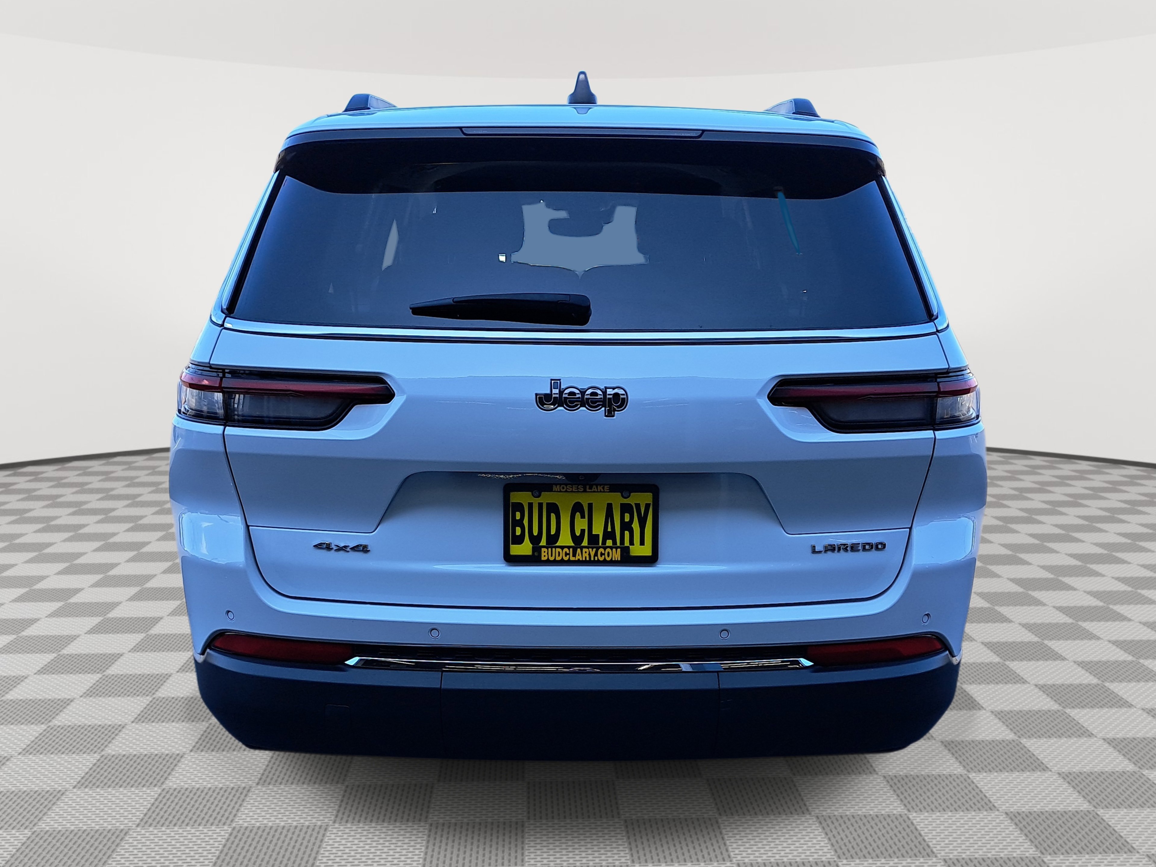 2023 Jeep Grand Cherokee Laredo photo 3