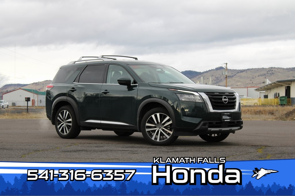 2025 Nissan Pathfinder Platinum's photo