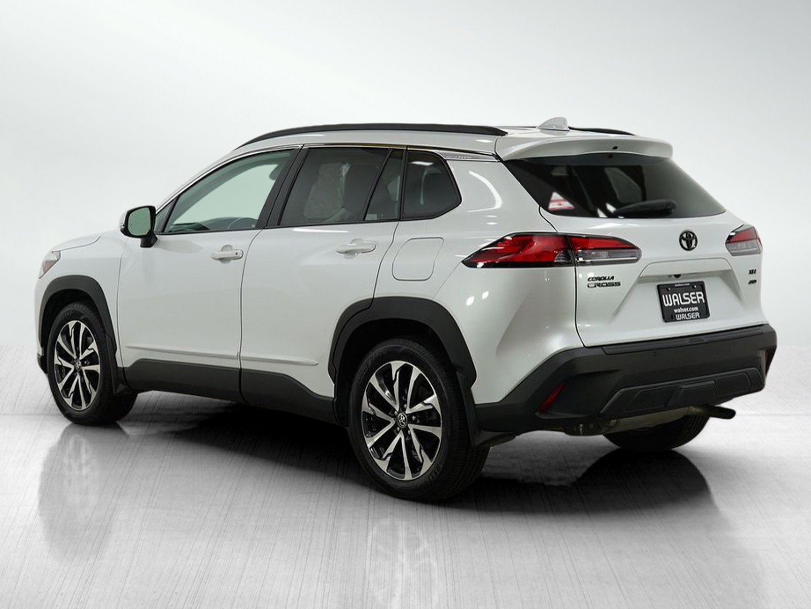 2022 Toyota Corolla Cross XLE photo 2