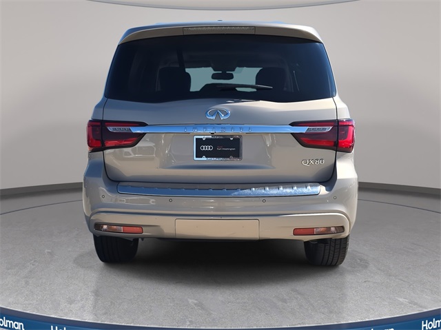 2019 Infiniti QX80 Luxe photo 3