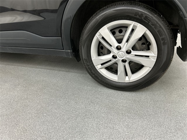 2023 Nissan Kicks S photo 4