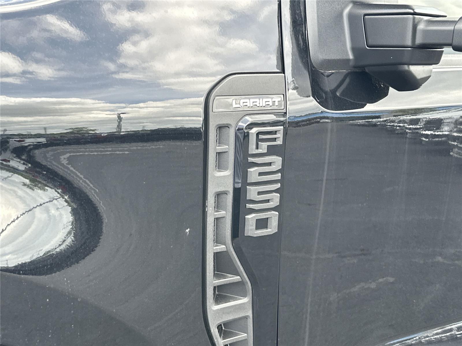 2025 Ford F-250 Lariat photo 38