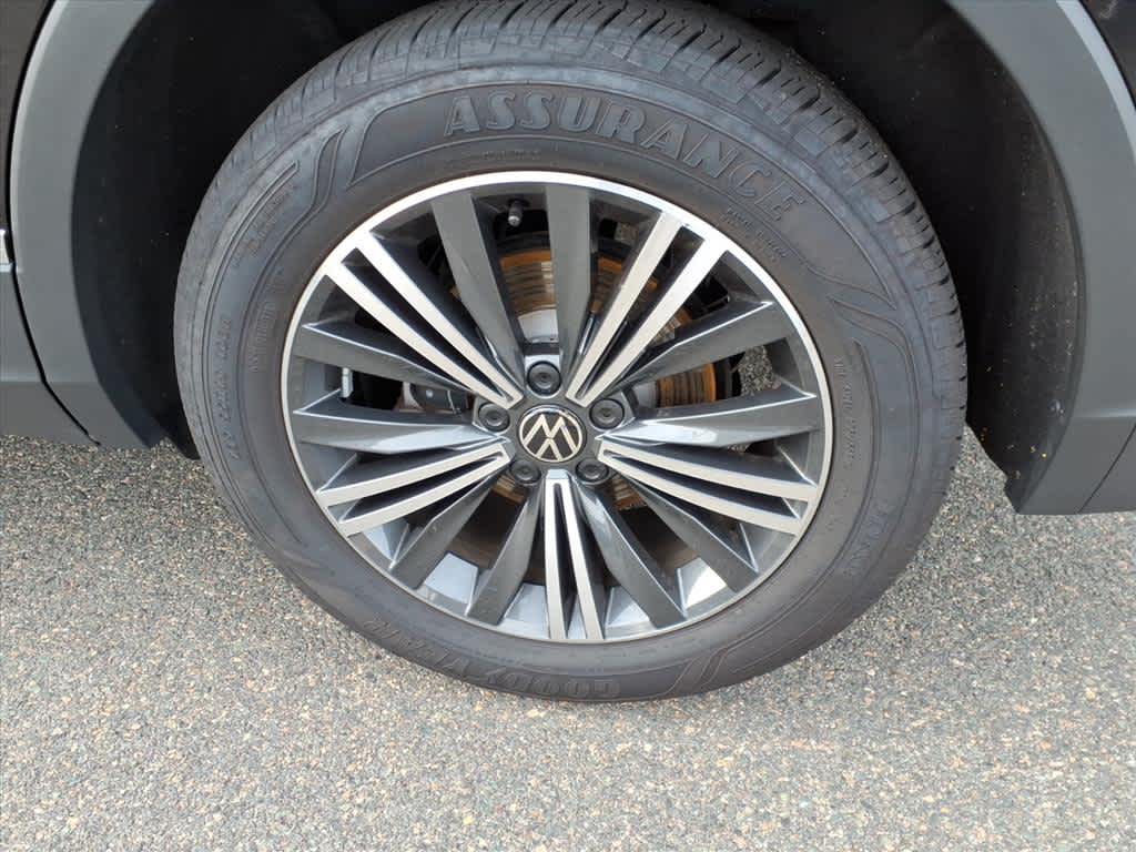 2024 Volkswagen Tiguan Wolfsburg Edition photo 3
