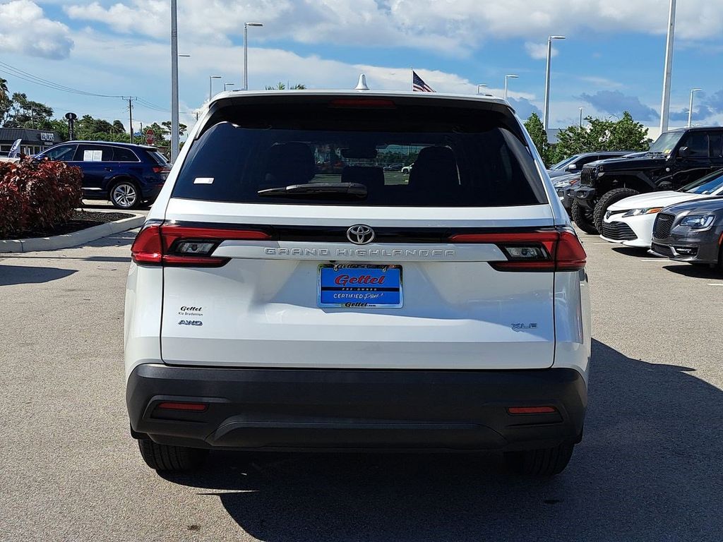 2024 Toyota Grand Highlander XLE photo 6