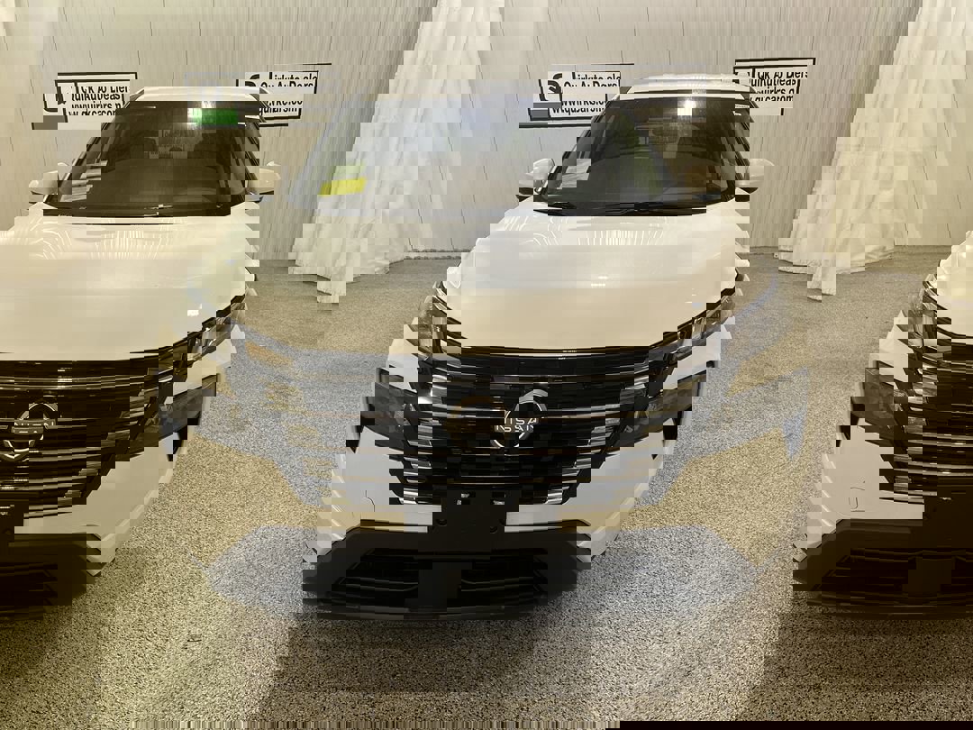 2026 Nissan Rogue SV photo 2