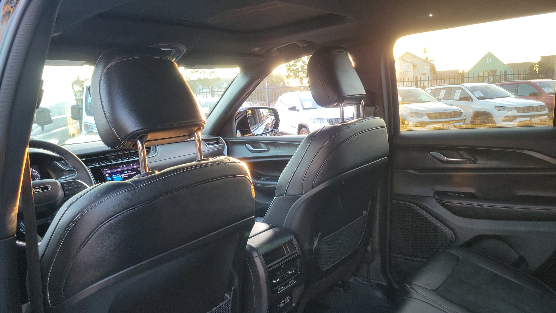 Used 2025 Diamond Black Crystal Pearlcoat Jeep Altitude X image 13