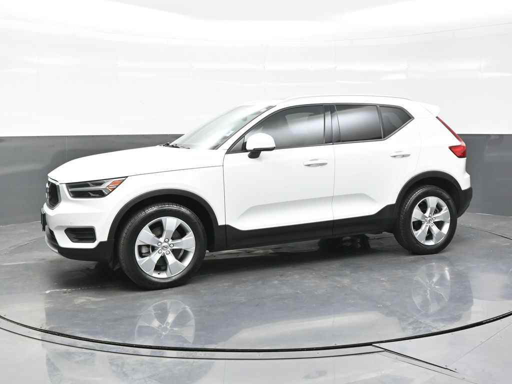 2020 Volvo XC40 T5 Momentum photo 2