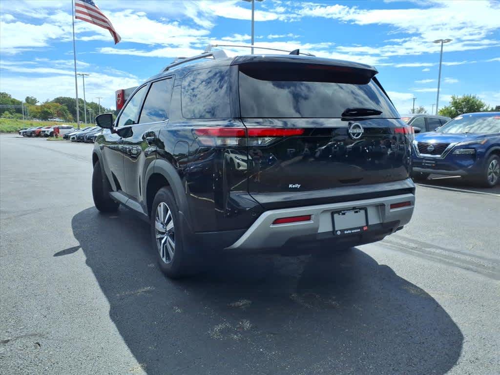 2024 Nissan Pathfinder SL photo 6