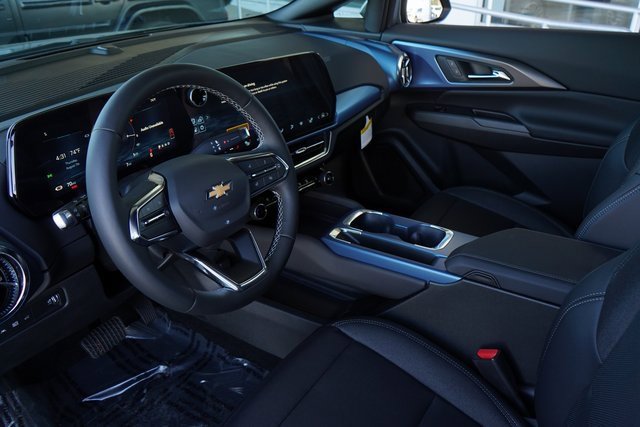 2025 Chevrolet Equinox EV 1LT photo 2