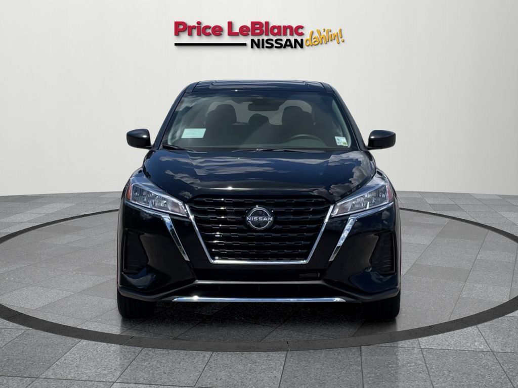 2025 Nissan Kicks Play S photo 2