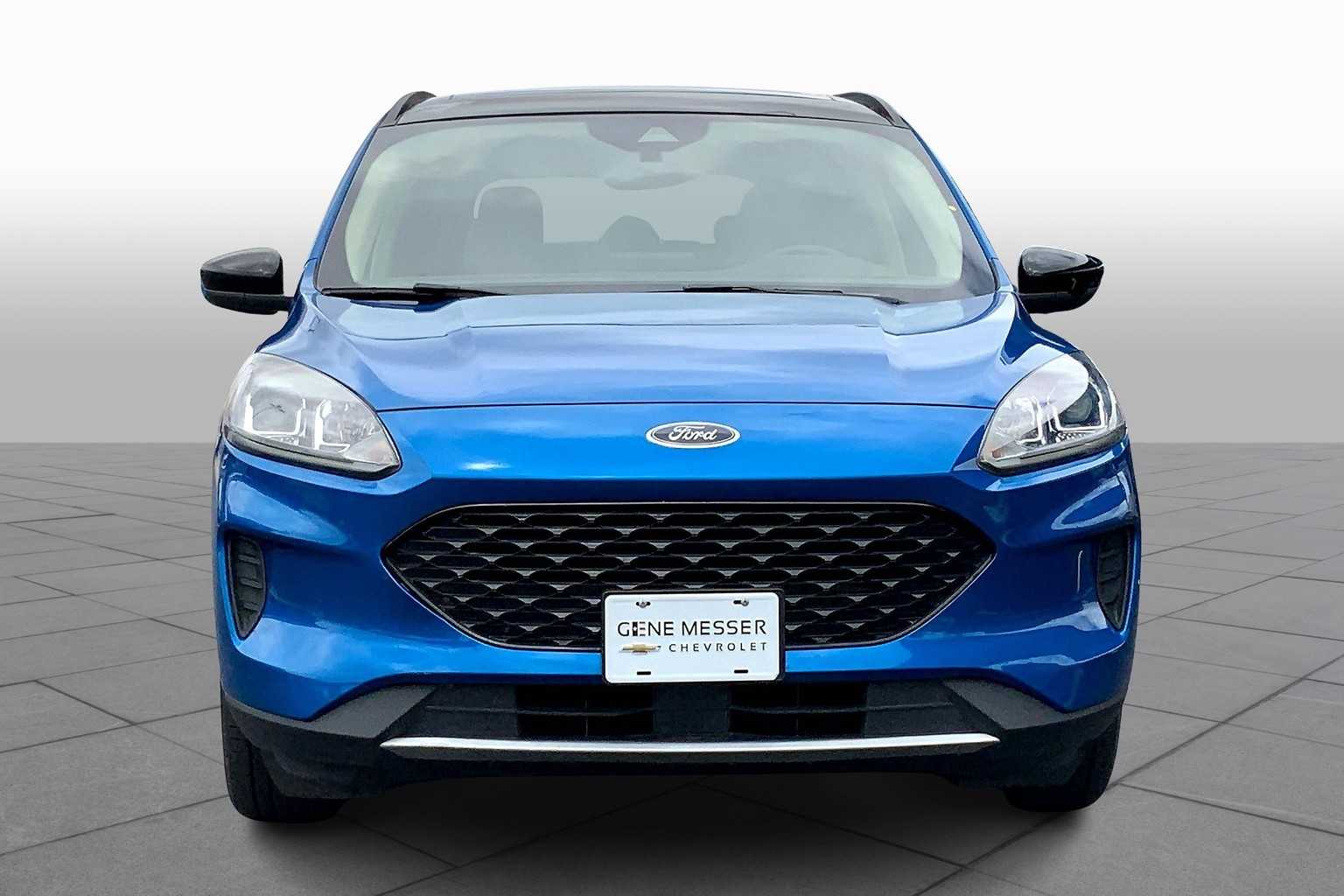 2020 Ford Escape SE Sport Hybrid photo 3