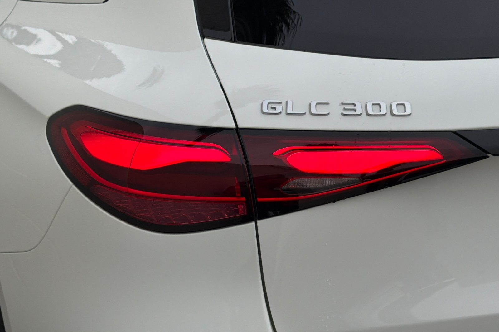 2026 Mercedes Benz GLC 300 photo 4