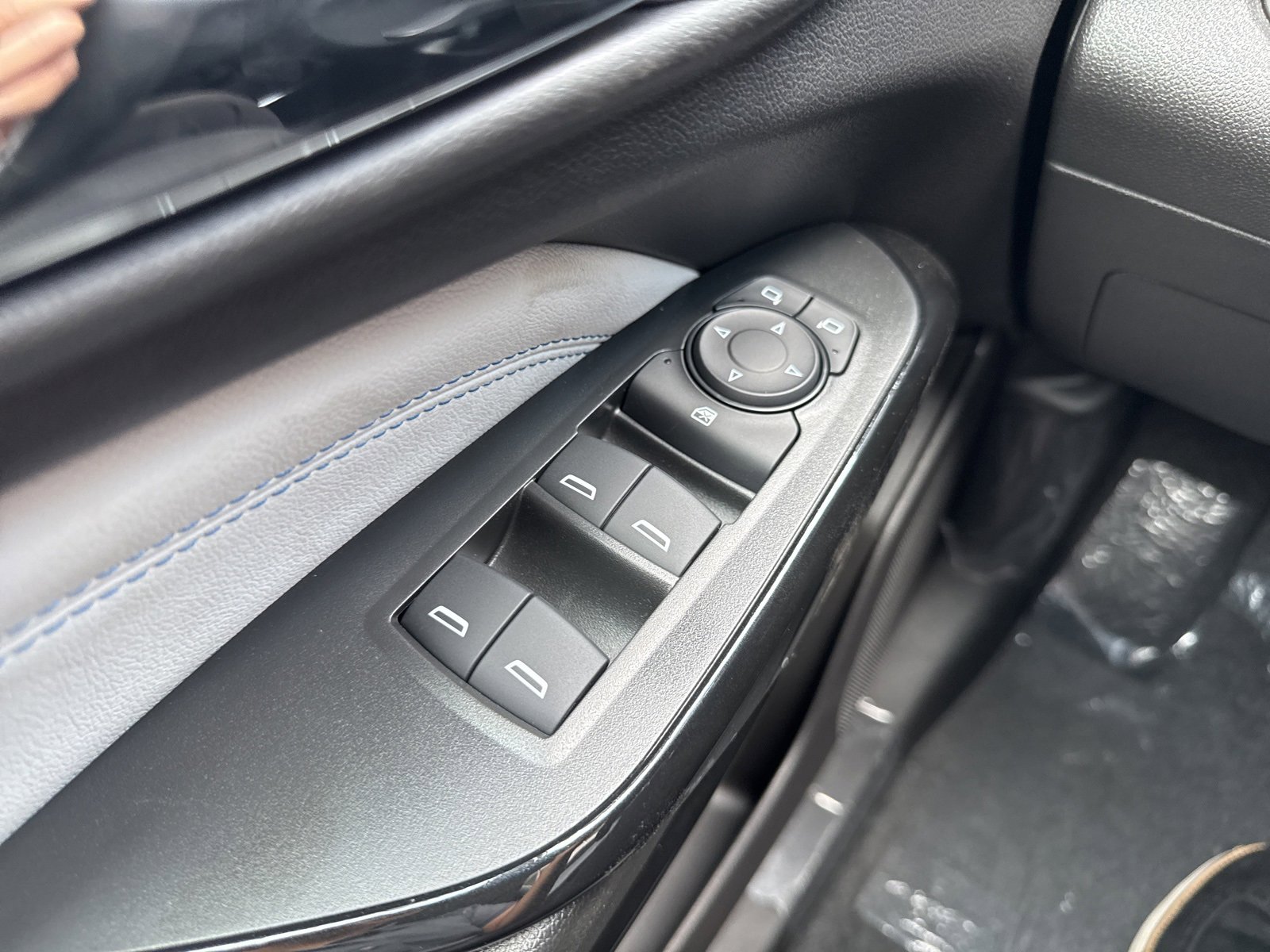 2025 Chevrolet Trax LT photo 26