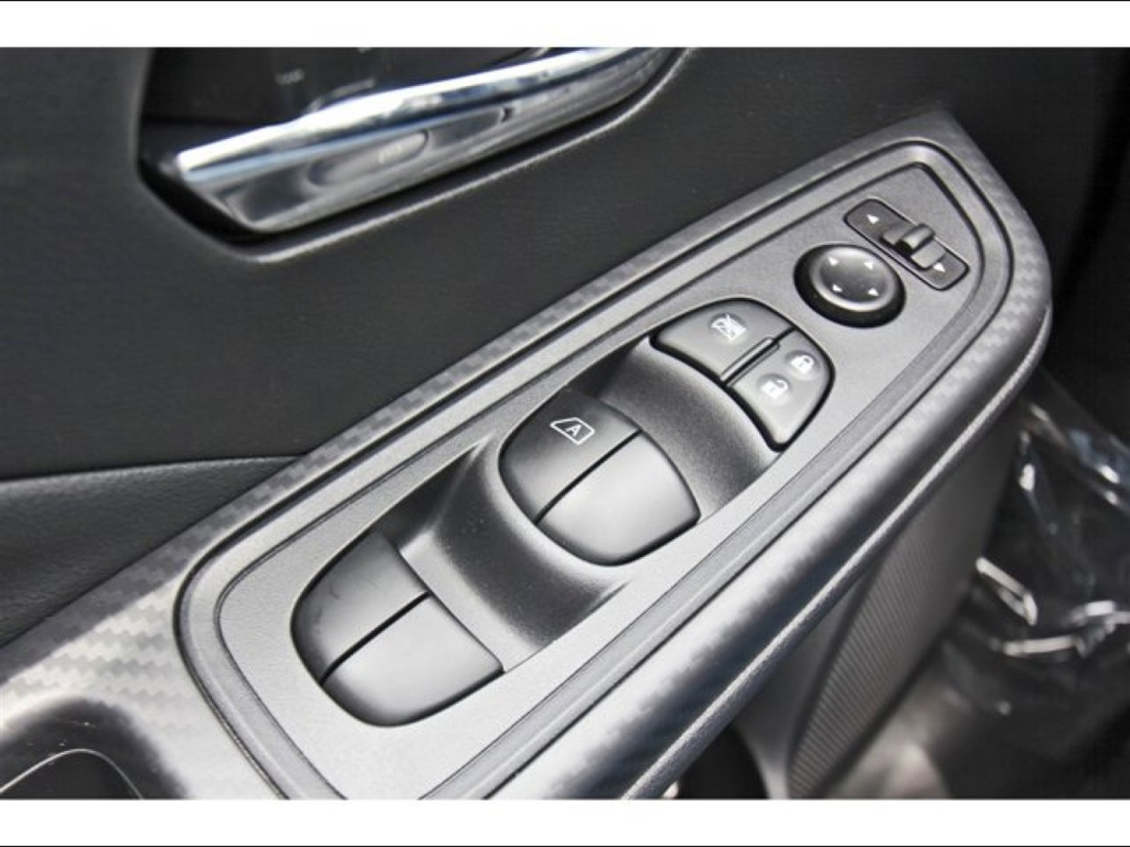 2025 Nissan Versa SV - 11