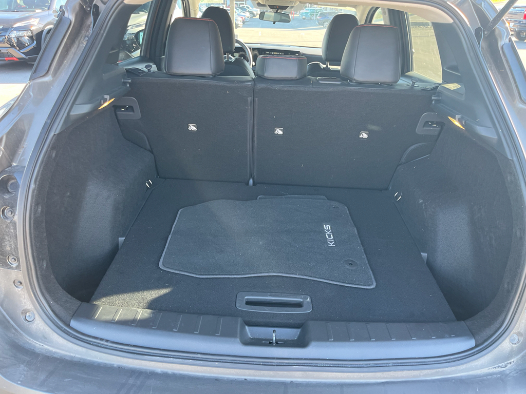 2025 Nissan Kicks SR photo 4