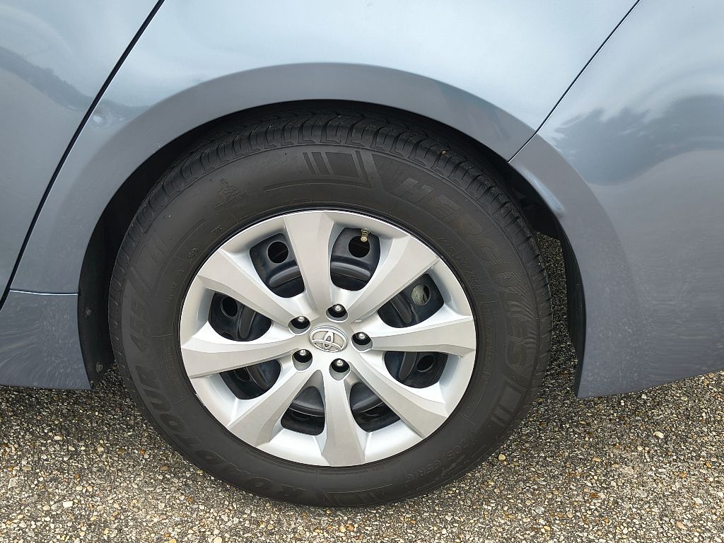 2020 Toyota Corolla LE photo 4