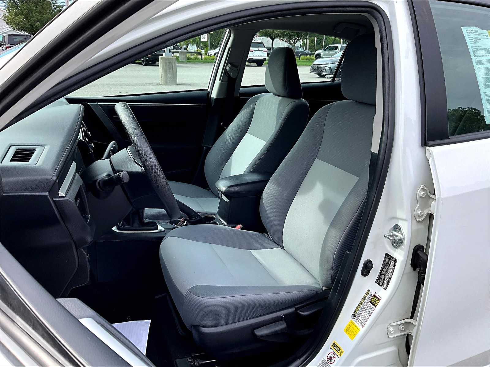 2016 Toyota Corolla L photo 10