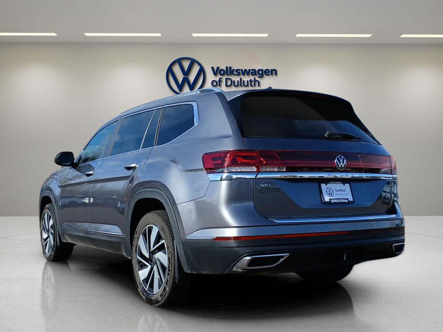 2024 Volkswagen Atlas SEL photo 3