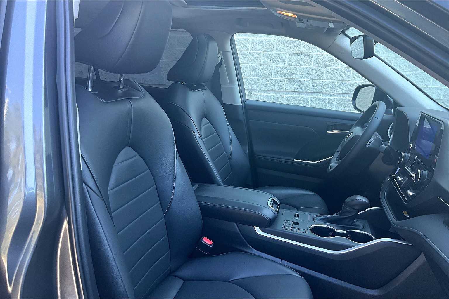 2024 Toyota Highlander XLE photo 8