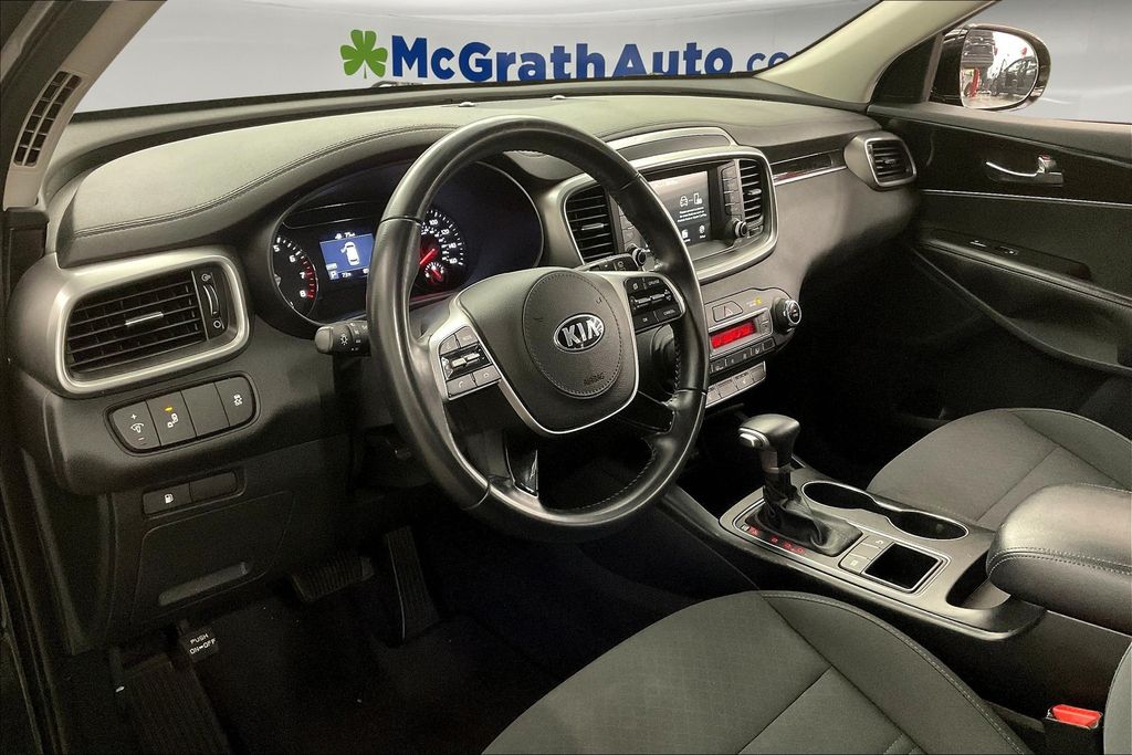 2020 Kia Sorento S photo 13