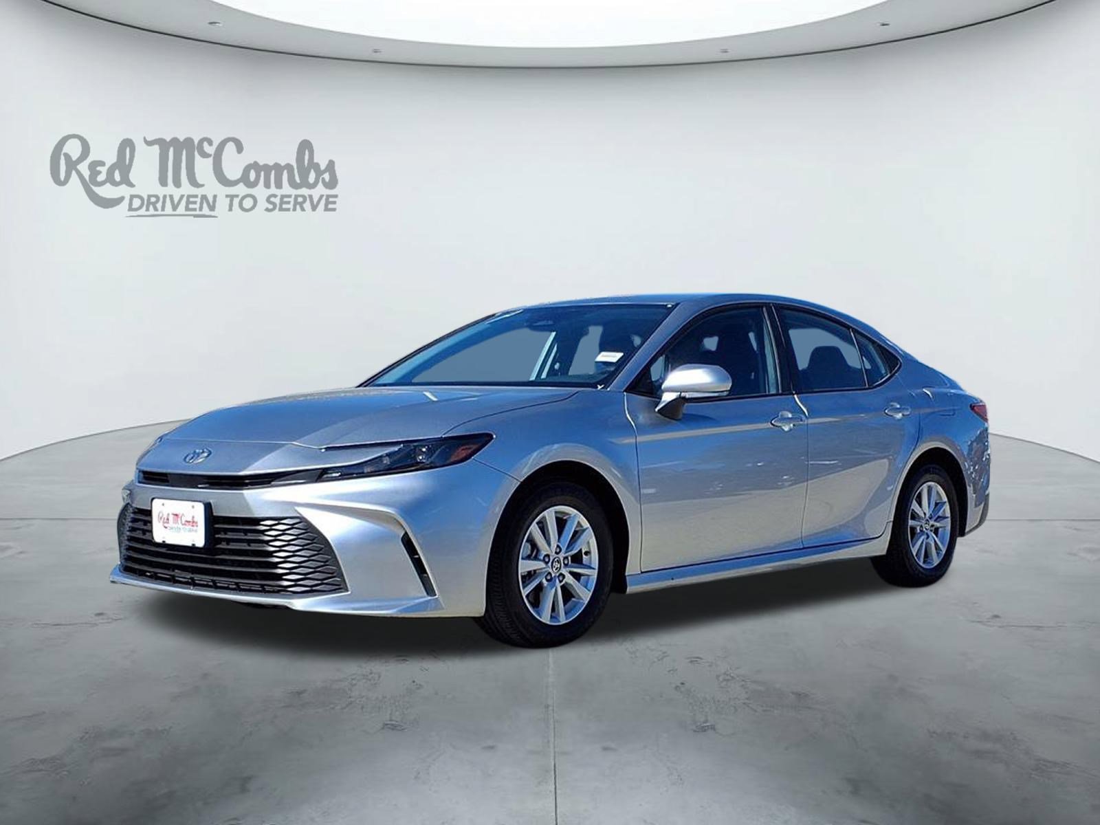 2025 Toyota Camry LE's photo