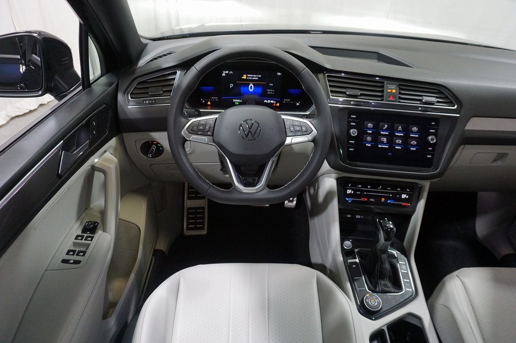 2023 Volkswagen Tiguan SE R-Line Black photo 12