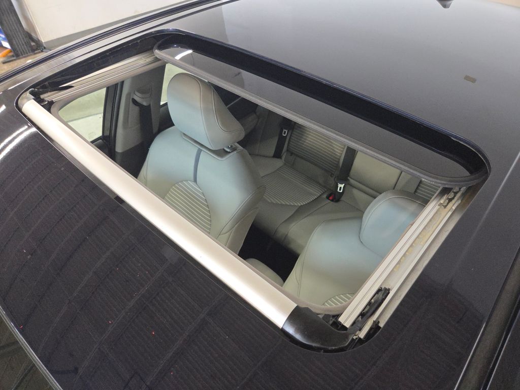 2021 Toyota Camry Hybrid SE photo 27