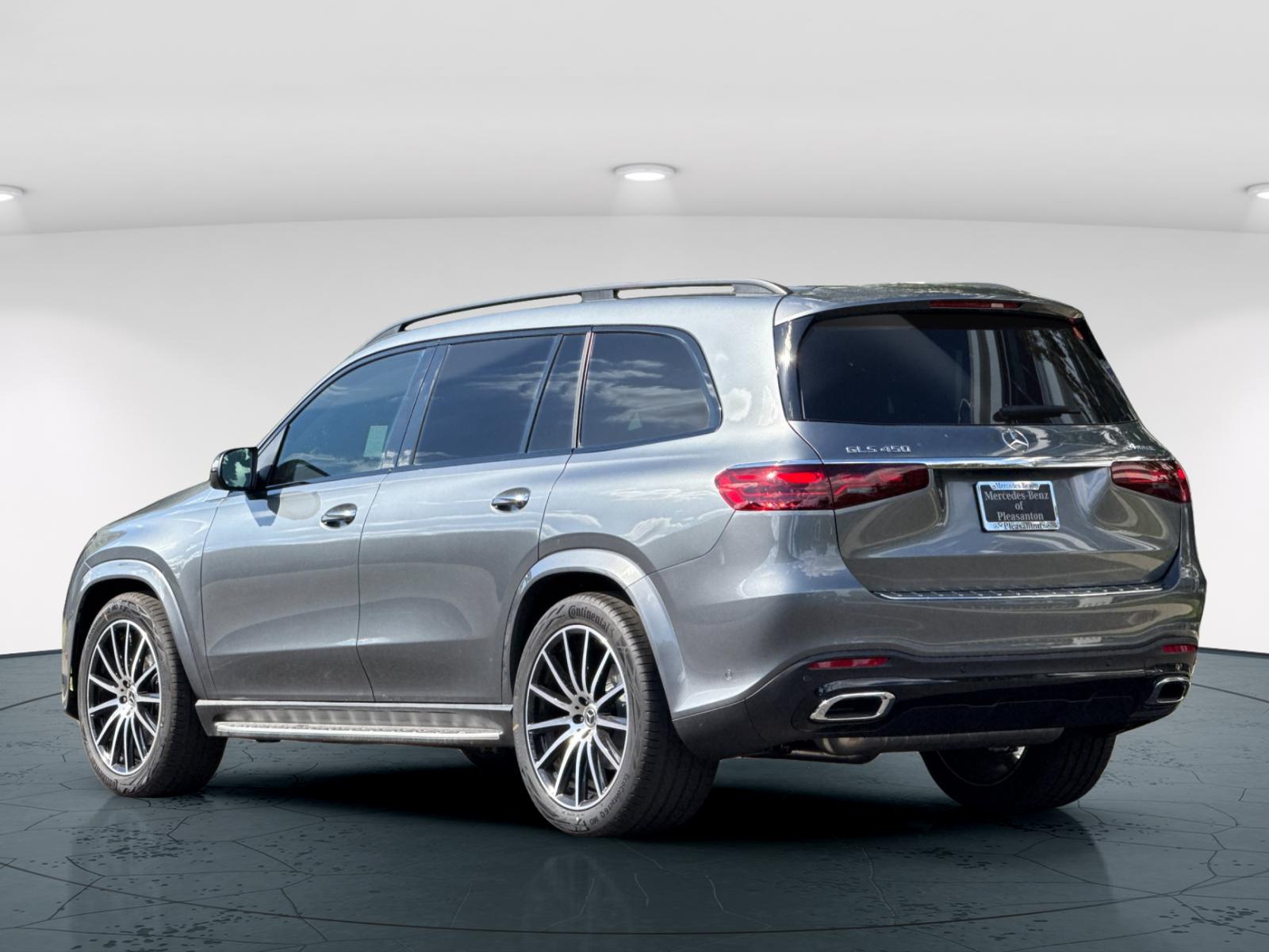 2026 Mercedes Benz GLS 450 4MATIC photo 2