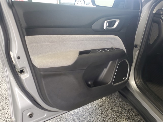 2022 Jeep Compass Latitude Lux photo 6