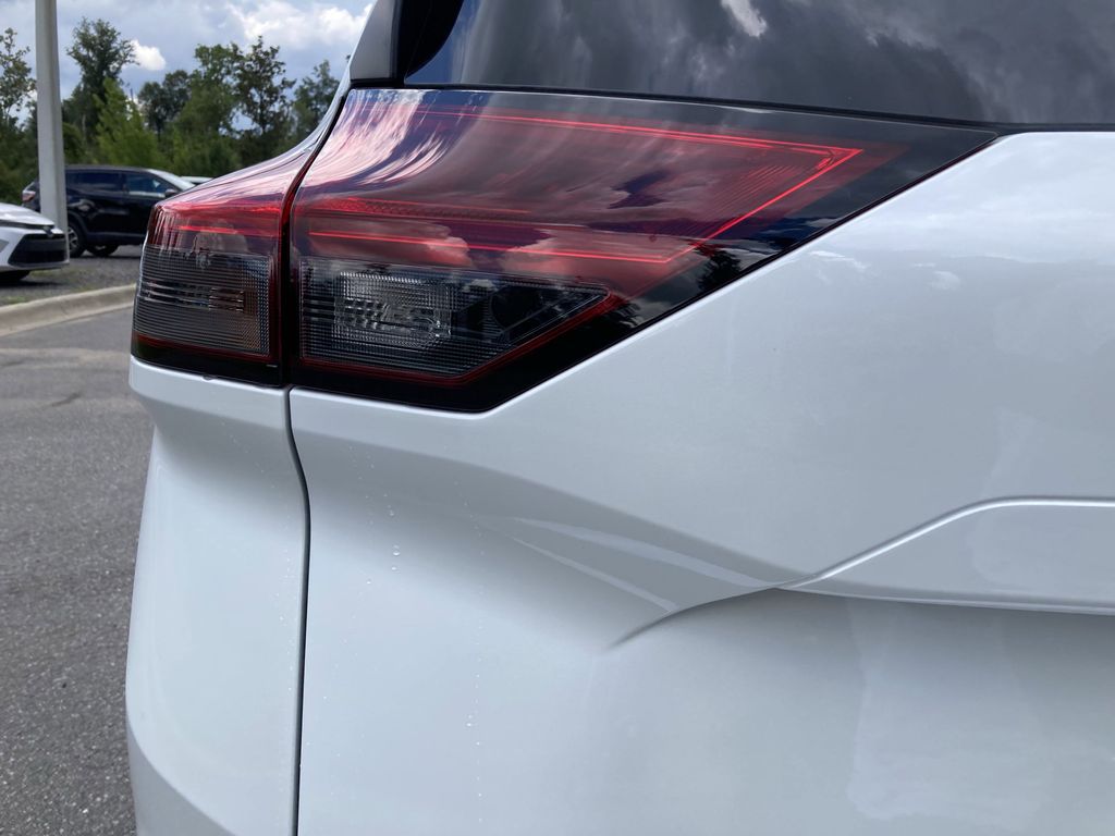2025 Nissan Rogue SV photo 8