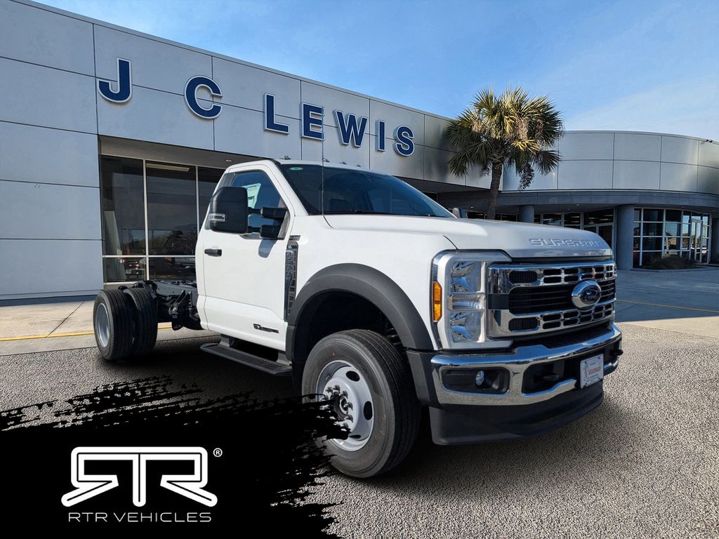 2025 Ford F-600 Super Duty Chassis Cab XL's photo
