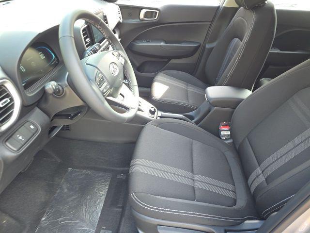 2026 Hyundai Venue SEL photo 3