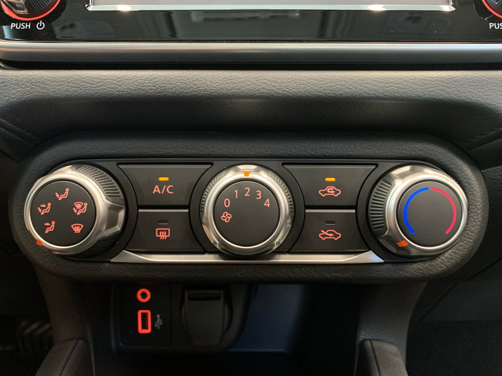 2025 Nissan Versa S photo 14