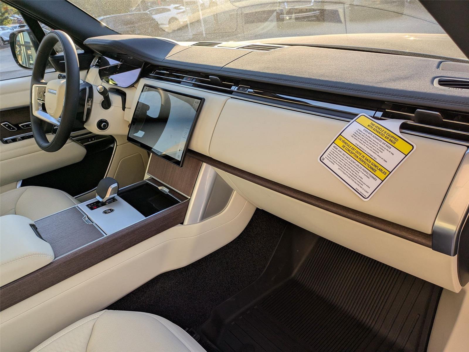 2025 Land Rover Range Rover SE photo 31