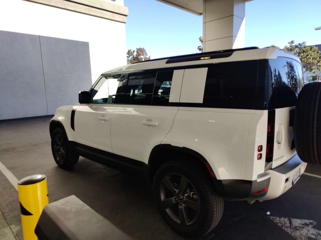 2025 Land Rover Defender 110 S photo 3