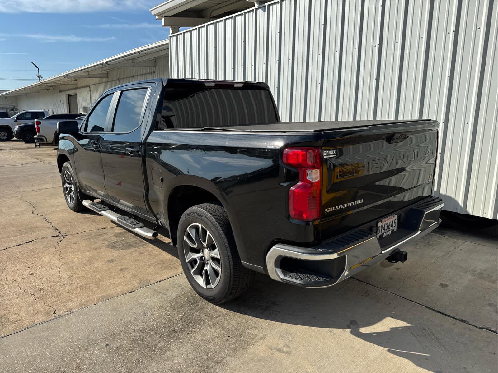 2022 Chevrolet Silverado LT photo 3