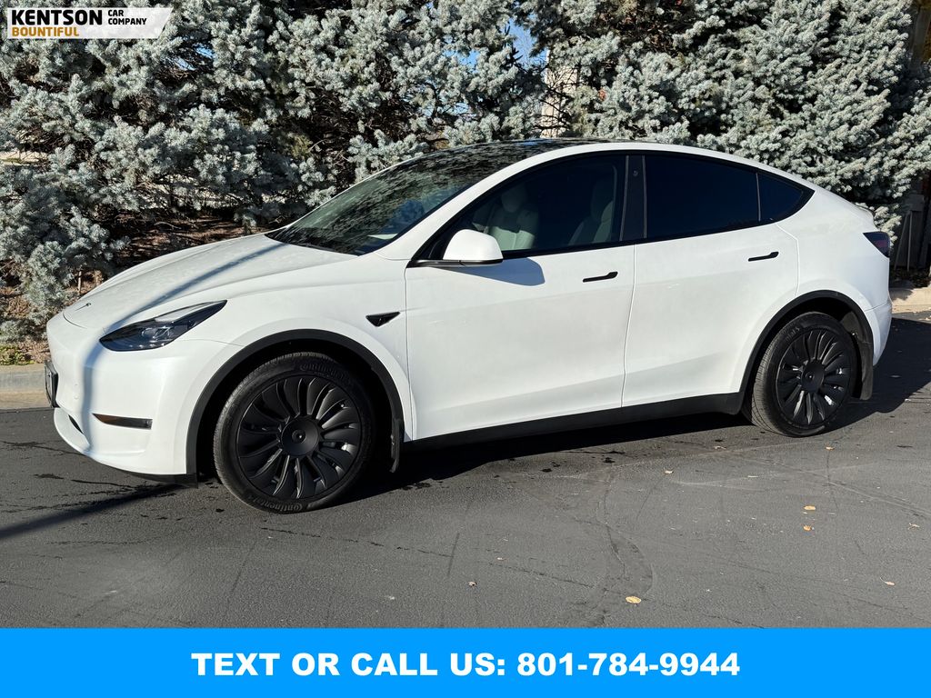 2023 Tesla Model Y Long Range's photo