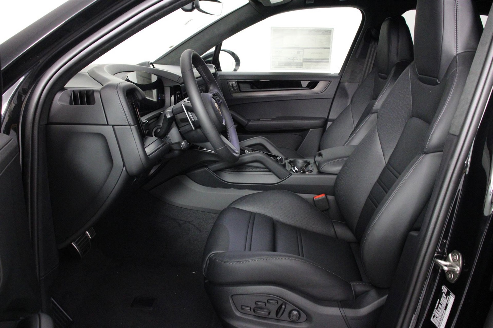 2026 Porsche Cayenne GTS photo 5