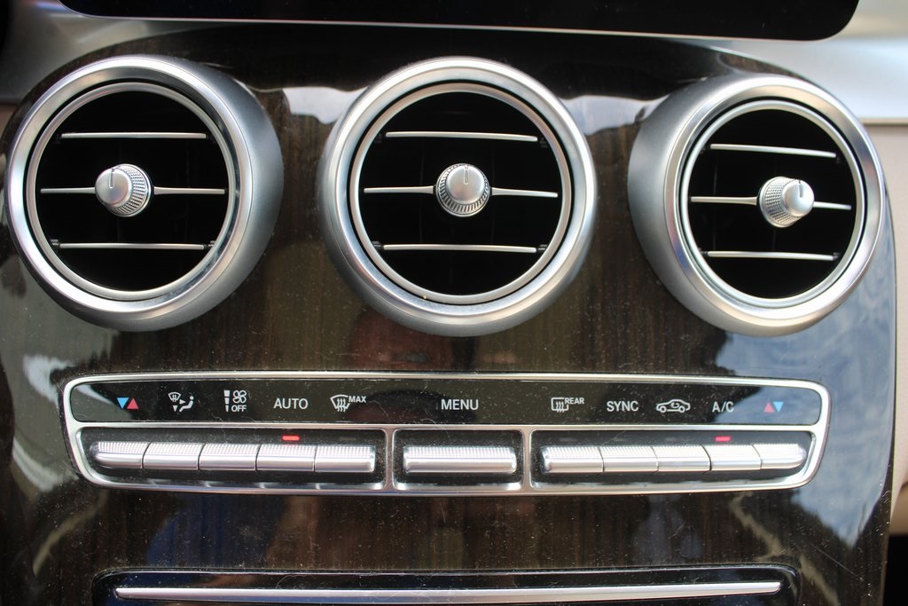 2022 Mercedes Benz GLC 300 photo 35